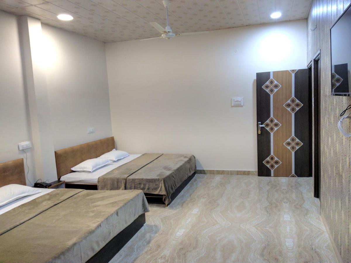 Mye Home Stay - Near Golden Temple Αμριτσάρ Εξωτερικό φωτογραφία